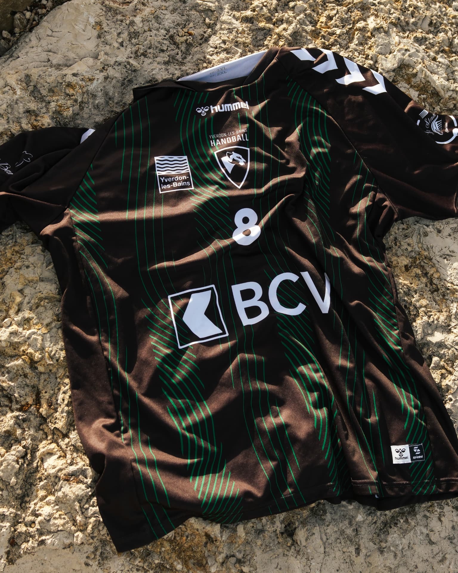 Joueur de l'équipe Hommes 1 en maillot noir