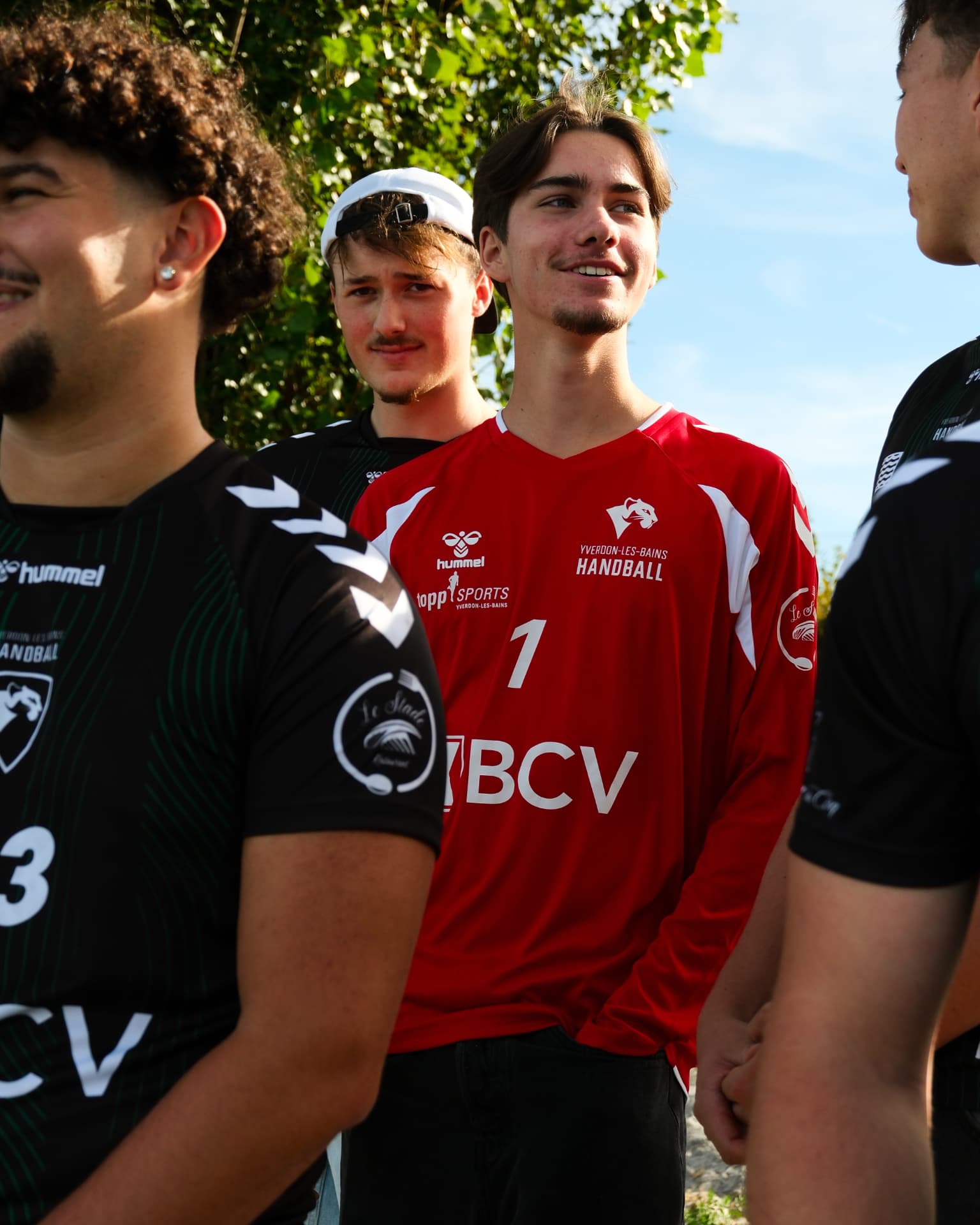 Joueurs de l'équipe Hommes 1 souriants