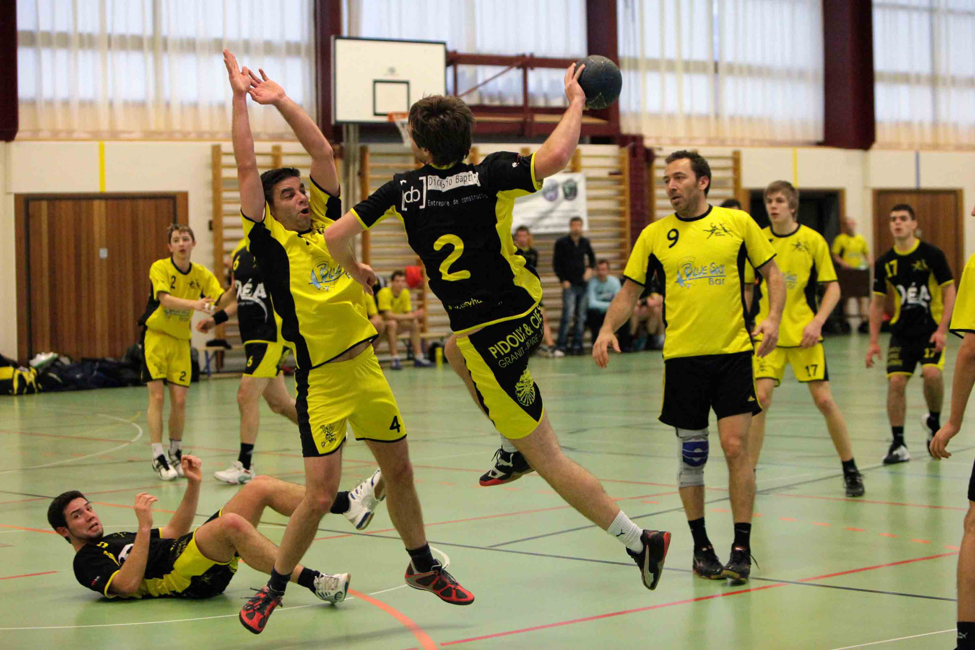 Équipe US Yverdon Handball rassemblée dans la salle Léon-Michaud