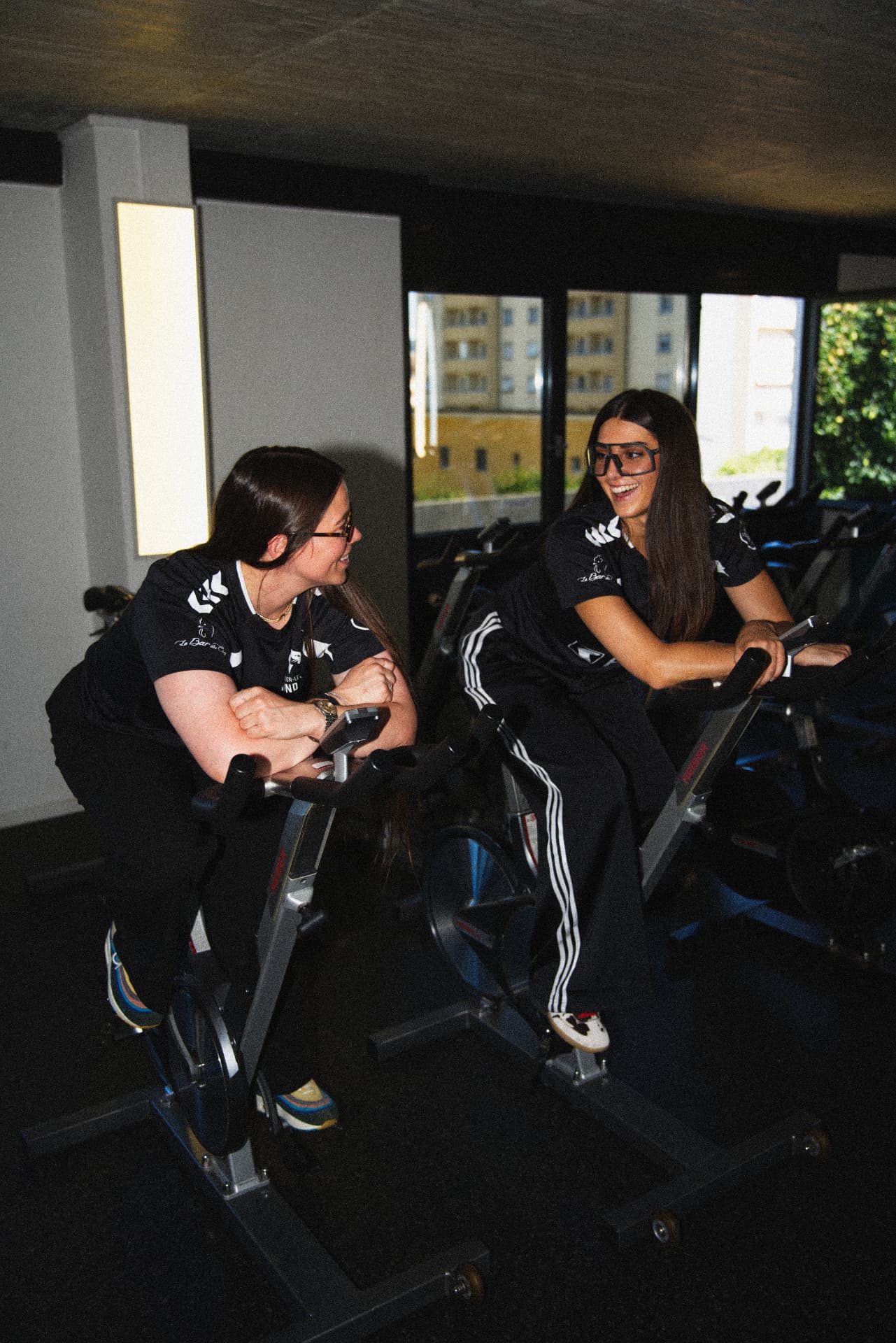 Joueuses de l'équipe Dames 1 à vélo